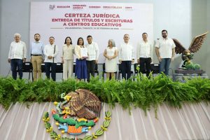 Tabasco avanza en regularización de escuelas; entrega de 275 Títulos de Propiedad y Escrituras